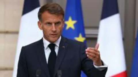 Macron: Rusya'nın Avrupa'ya yönelik hibrit saldırılar yoğunlaşıyor, kritik altyapı koruması sıkılaştırıldı