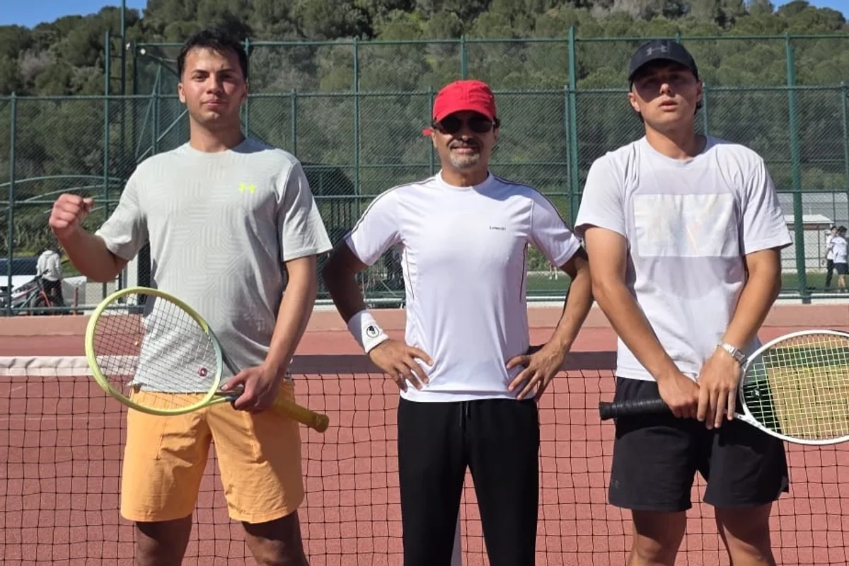 Yalova Üniversitesi'nde Tenis Heyecanı: Şampiyon Abdullah Karagöz Oldu Yalova Üniversitesi'nde Tenis Heyecanı: Şampiyon Abdullah Karagöz Oldu
