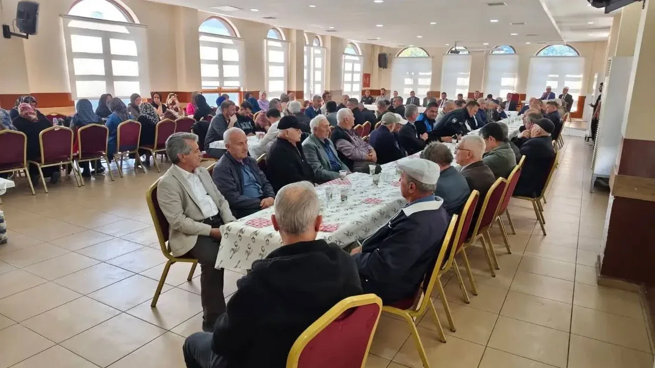 Bozüyük'te Şehit Abdülhamit Bilgen Anıldı: Mevlid-i Şerif ve Dua Programı Düzenlendi Bozüyük'te Şehit Abdülhamit Bilgen Anıldı: Mevlid-i Şerif ve Dua Programı Düzenlendi