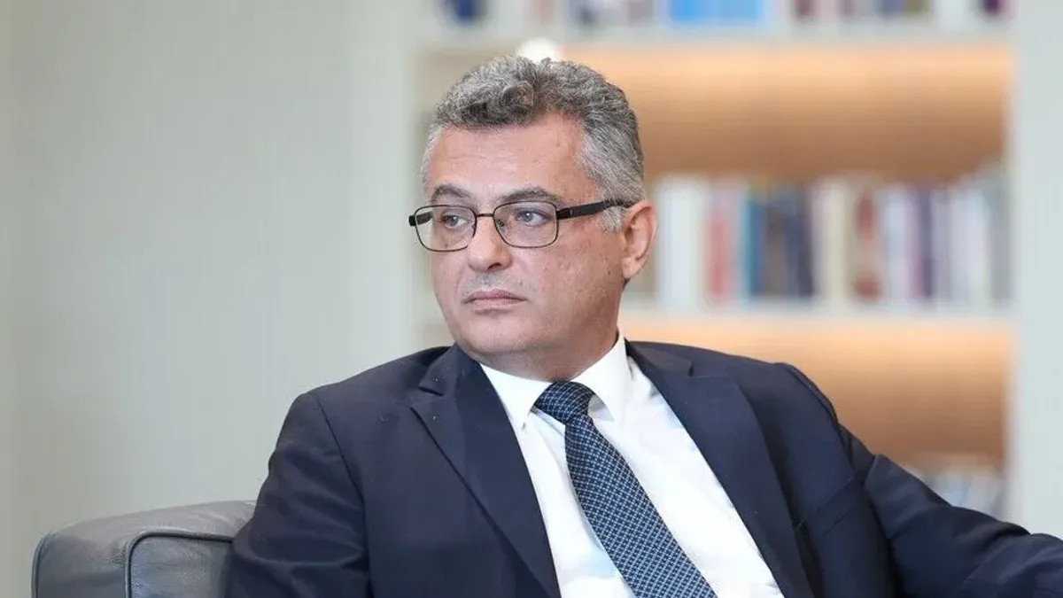KKTC Cumhurbaşkanı Tufan Erhürman Hastaneye Kaldırıldı KKTC Cumhurbaşkanı Tufan Erhürman Hastaneye Kaldırıldı