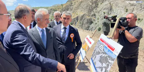 Bakan Uraloğlu Hakkari'de Heyelan Bölgesini İnceledi