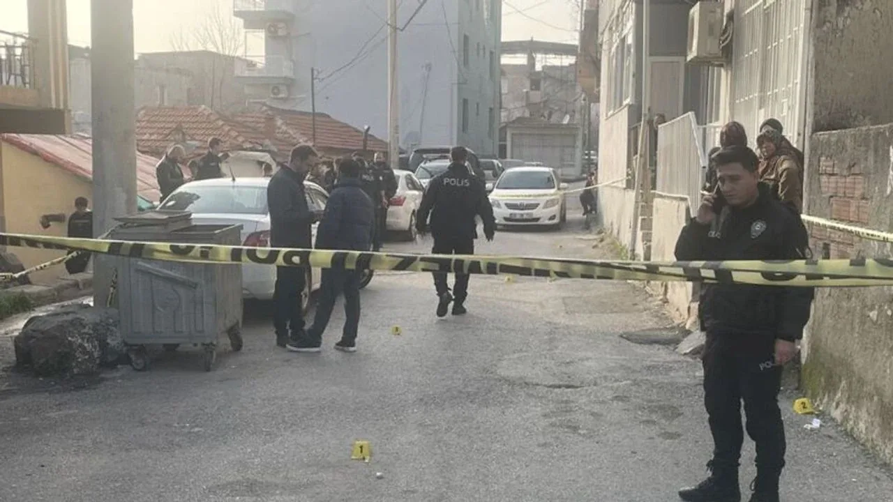 İzmir Torbalı'da Silahlı Kavga: Alacak Verecek Meselesi Kanlı Bitti İzmir Torbalı'da Silahlı Kavga: Alacak Verecek Meselesi Kanlı Bitti