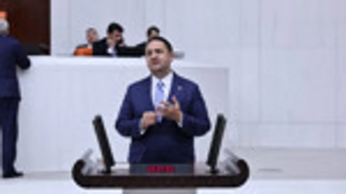 YENİ Parti'li Akdoğan: "7. Madde şakacıktan olamaz, imzamın peşine düşüyorum" YENİ Parti'li Akdoğan: "7. Madde şakacıktan olamaz, imzamın peşine düşüyorum"
