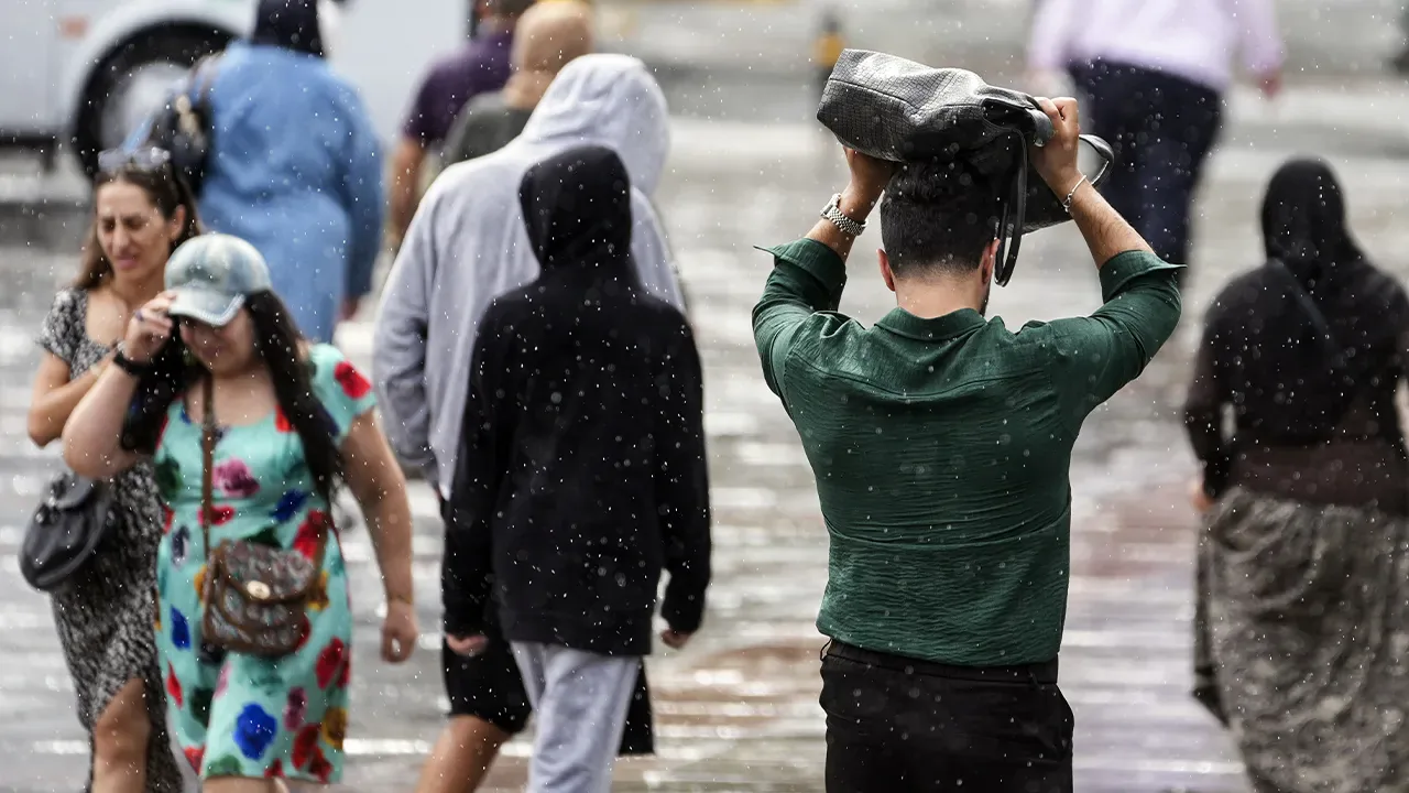 İstanbul'da Sağanak Alarmı: Su Baskını Riski ve Kritik Uyarılar İstanbul'da Sağanak Alarmı: Su Baskını Riski ve Kritik Uyarılar