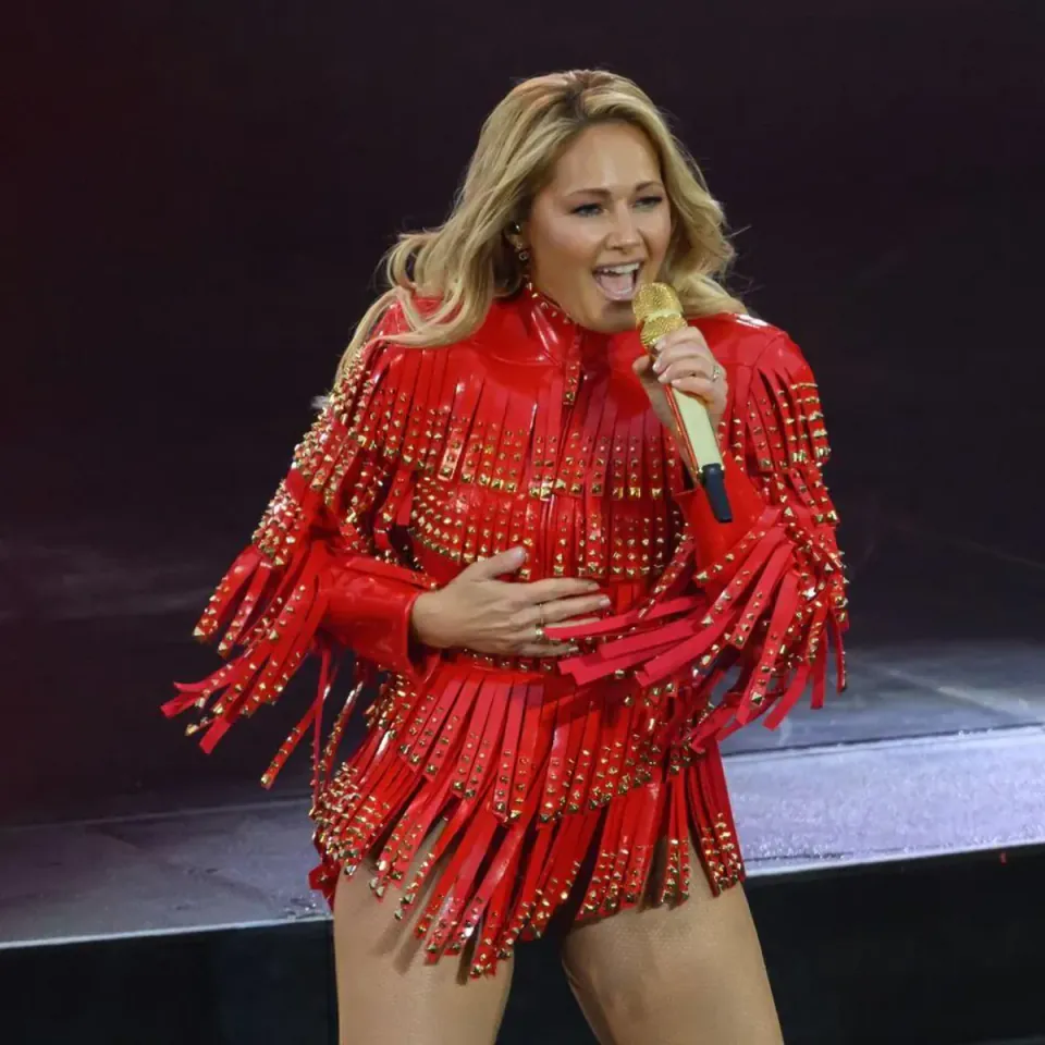 Helene Fischer'den Rekor Başarı: Berlin Olympiastadion'da 90 Bin Kişilik Kapasite Doldu görseli
