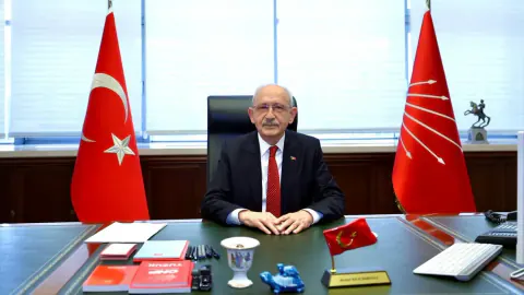 CHP'de Liderlik Krizi: İmamoğlu'ndan 'Kayyım' Çıkışı ve Üyelik İptalleri