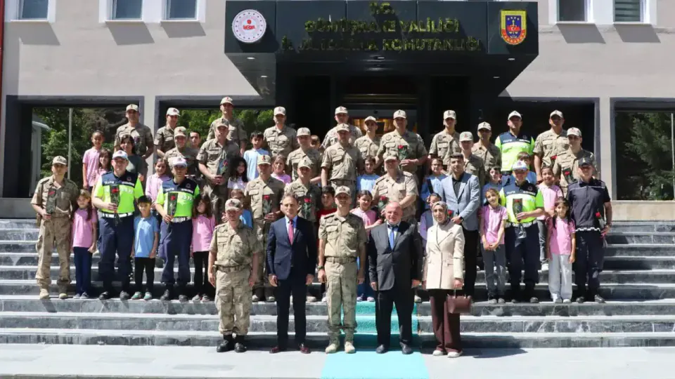Gümüşhane'de İlkokul Öğrencilerinden Jandarma Teşkilatına Anlamlı Ziyaret görseli