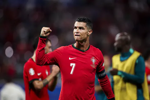 Cristiano Ronaldo'dan Rekor Kutlaması: Kolombiya Maçında Özel Kramponlar