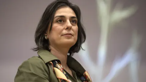 YENİ Parti'den Üsküdar Belediye Başkanı Sinem Dedetaş'ın gözaltına alınma işlemine tepki