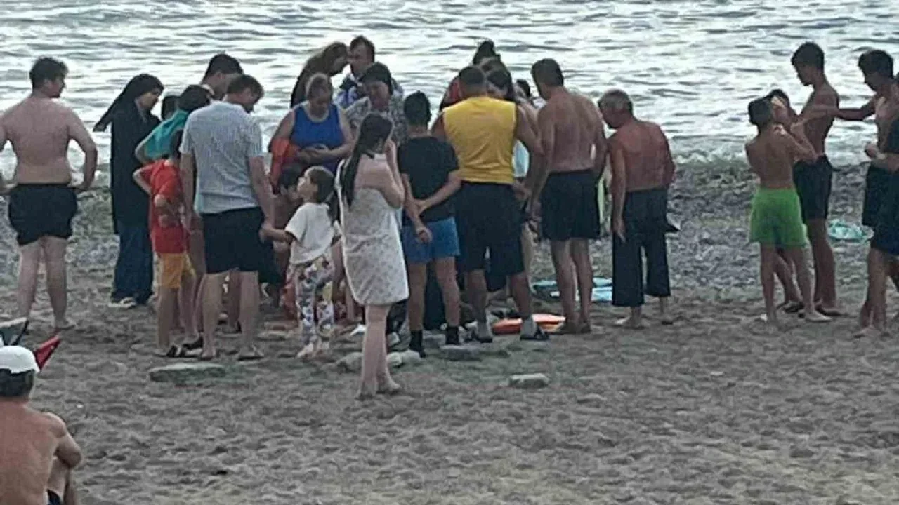 Filyos Sahili'nde Can Pazarı: Kramp Giren Vatandaşı Cankurtaranlar Kurtardı Filyos Sahili'nde Can Pazarı: Kramp Giren Vatandaşı Cankurtaranlar Kurtardı