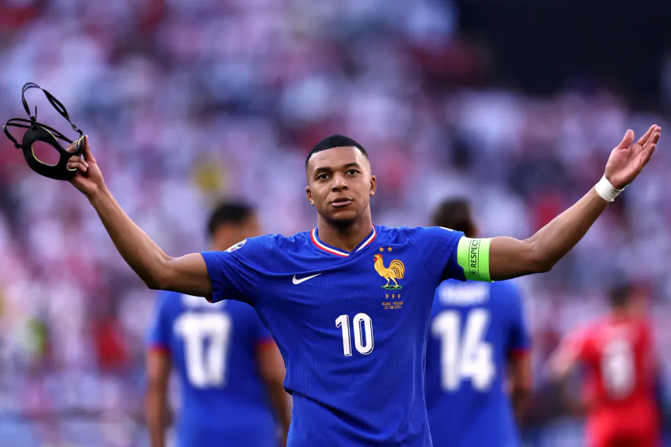 Kylian Mbappé 100. Maç Eşiğinde: Dünya Futbol Tarihini Değiştirecek Rekorlar görseli