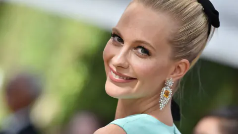Poppy Delevingne İlk Çocuğu Sonrası Tatil Fotoğraflarıyla Göz Doldurdu