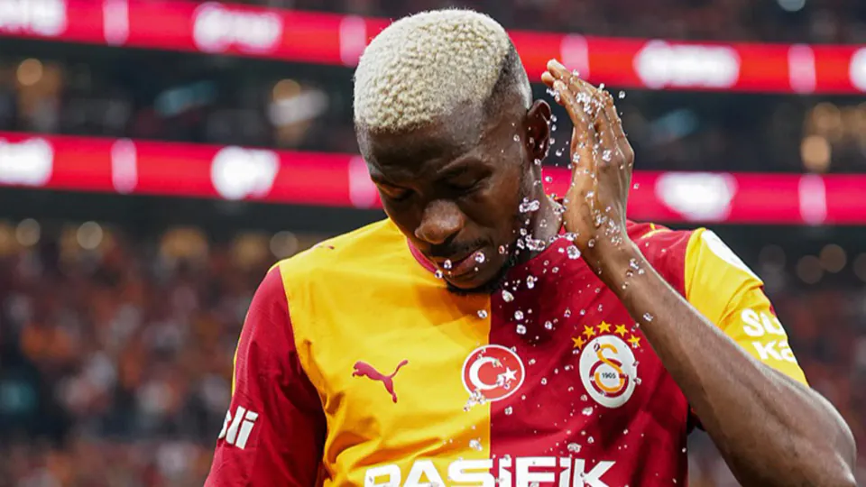 Galatasaray'da Barcelona kararı netleşti: Osimhen ilk 11'de, Buruk'un sürpriz tercihleri belli oldu görseli
