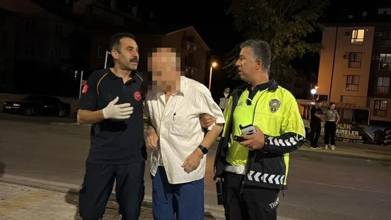 Aksaray'da direksiyonda kalp krizi: 73 yaşlı sürücü polise sığındı Aksaray'da direksiyonda kalp krizi: 73 yaşlı sürücü polise sığındı