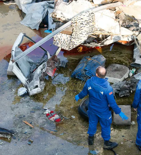 İzmir'de Göçmenleri Taşıyan Kamyon Kaza Yaptı: 22 Ölü