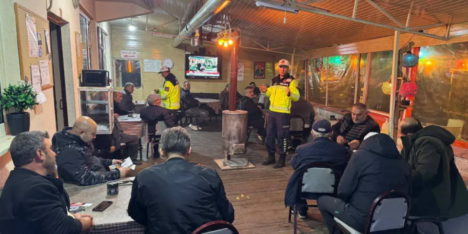 Pazaryeri'de traktör sürücülerine trafik güvenliği eğitimi: 'Hayatınız tehlikede' görseli
