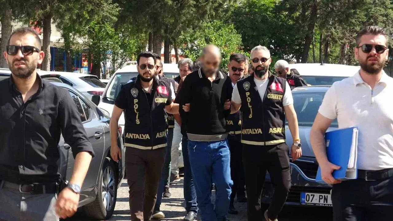 Antalya'da 12 Yıl Sonra Gelen Adalet: 'Kaza' Denilen Ölüm Cinayet Çıktı Antalya'da 12 Yıl Sonra Gelen Adalet: 'Kaza' Denilen Ölüm Cinayet Çıktı