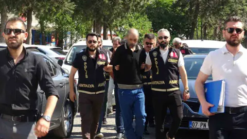 Antalya'da 12 Yıl Sonra Gelen Adalet: 'Kaza' Denilen Ölüm Cinayet Çıktı Antalya'da 12 Yıl Sonra Gelen Adalet: 'Kaza' Denilen Ölüm Cinayet Çıktı