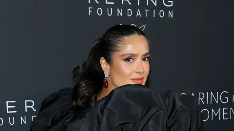 Salma Hayek 60 yaşında gençlik sırrını paylaştı: "Meditasyon frekansım değişti, botox yok"