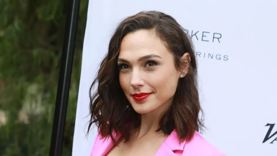 Gal Gadot Tatil Fotoğraflarıyla Sosyal Medyada Gündem Oldu görseli