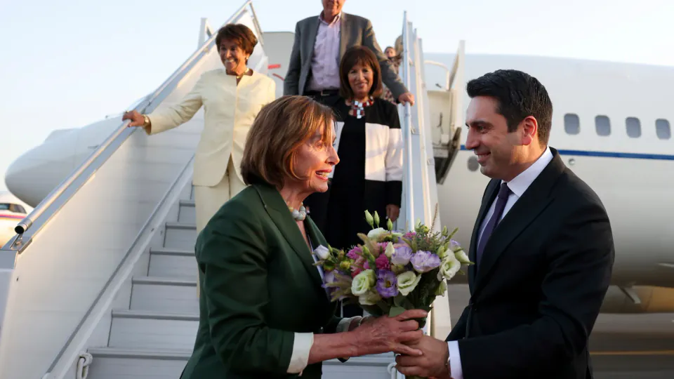 Nancy Pelosi'den Siyasi Veda: Emeklilik Kararı ve Finansal Miras görseli