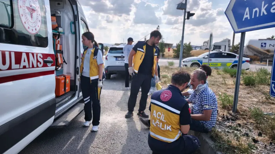 Kırıkkale'de Tadım Kavşağı'nda Feci Kaza: 6 Yaralı görseli