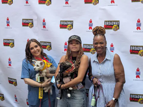 Broadway'in İkonu Bernadette Peters, Broadway Barks ile Sahneye Dönüyor