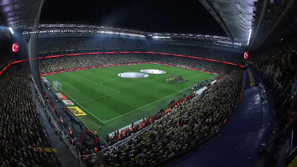 Fenerbahçe-Beşiktaş Derbisinde Tribünde Kalp Krizi: Taraftar Hayatını Kaybetti Fenerbahçe-Beşiktaş Derbisinde Tribünde Kalp Krizi: Taraftar Hayatını Kaybetti