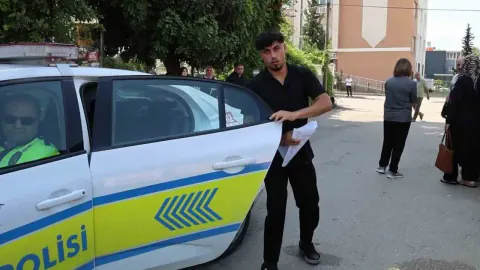 Kozan'da YKS Günü: Kimliğini Unutan Adayın Dramı ve 6. Kez Giren Öğretmen