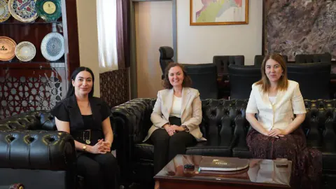 Şırnak Kent Yönetiminde 'Kadın İmzası' Güçleniyor: Üç Kadın Yönetici Bir Araya Geldi
