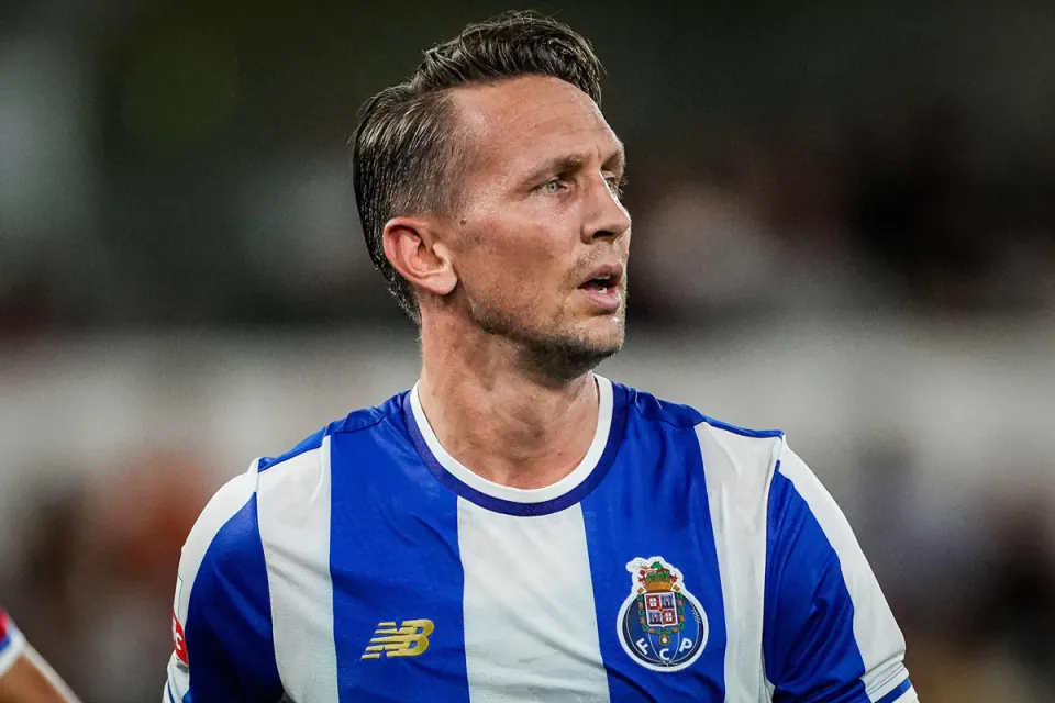 Luuk de Jong'ın Transfer Durumu Netleşti: Sakatlık ve Gelecek Planı görseli