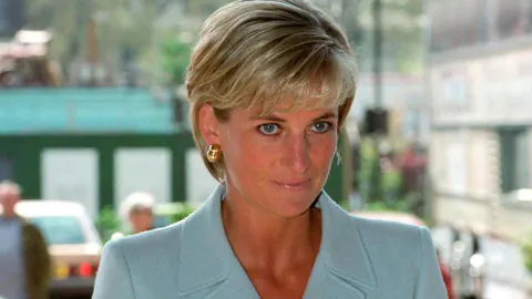 Prenses Diana'dan İkinci 'Şeffaf' Etek Skandalı: 1983'ten Bir Fotoğraf
