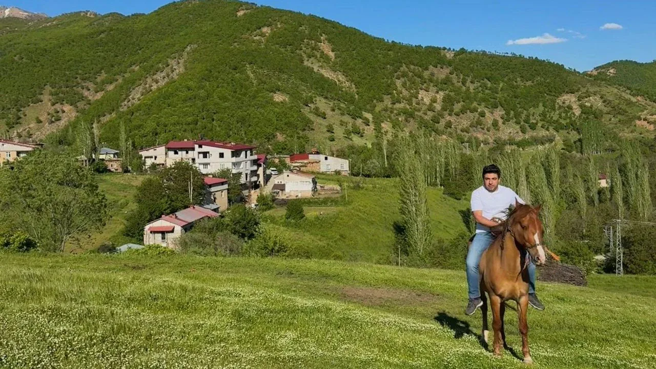 Bitlis'in Samanyolu köyünde baharın sarı renkli görsel şöleni Bitlis'in Samanyolu köyünde baharın sarı renkli görsel şöleni