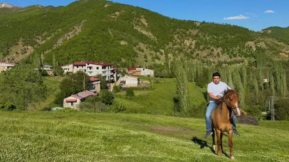 Bitlis'in Samanyolu köyünde baharın sarı renkli görsel şöleni görseli