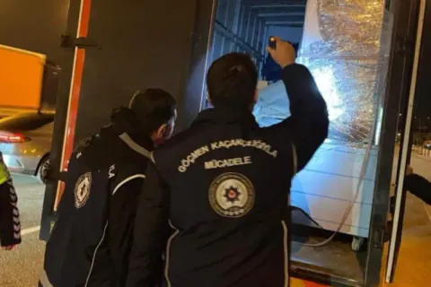 Bursa'da düzensiz göç operasyonu: 10 kaçak göçmen yakalandı, 2 şüpheli gözaltında