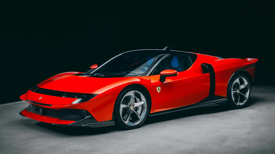 Ferrari'den Sürüş Tutkusuna Dönüş: Manuel Şanzıman Yeniden mi Dönüyor? görseli
