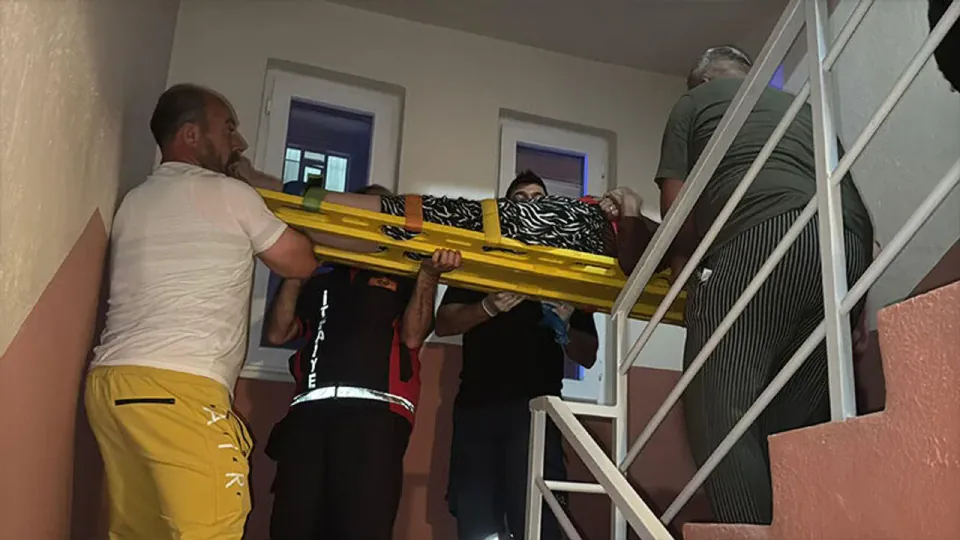 Kütahya'da 92 yaşındaki Hatice K. evde mahsur kaldı: İtfaiye ekipleri kurtardı görseli