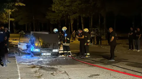 Konya Seydişehir'de Park Halindeki Otomobil Alevlere Teslim Oldu