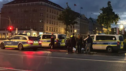 Hamburg'ın merkezinde panik: Jungfernstieg'de silahlı genç çatışması