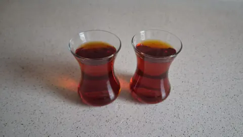 Kırklareli'de soğuk hava çay tüketimini fırlattı: Esnaf "günlük binlerce bardak"