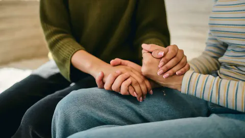 Şiddet Mağduru Arkadaşının Kaybı: 'Gözlerimde Yavaş Yavaş Yok Oldu'