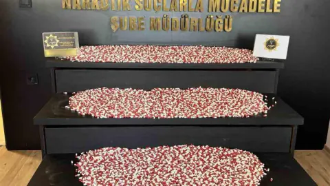 Afyonkarahisar'da Kargo Operasyonu: Binlerce Sentetik Ecza Ele Geçirildi