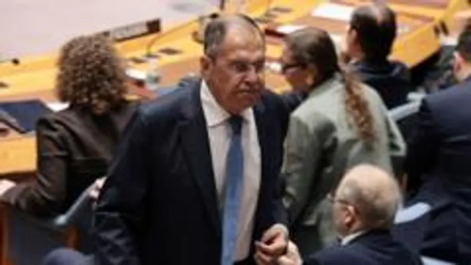Lavrov: S-400'lerin üçüncü ülkeye transferi mümkün, henüz resmi talep yok görseli