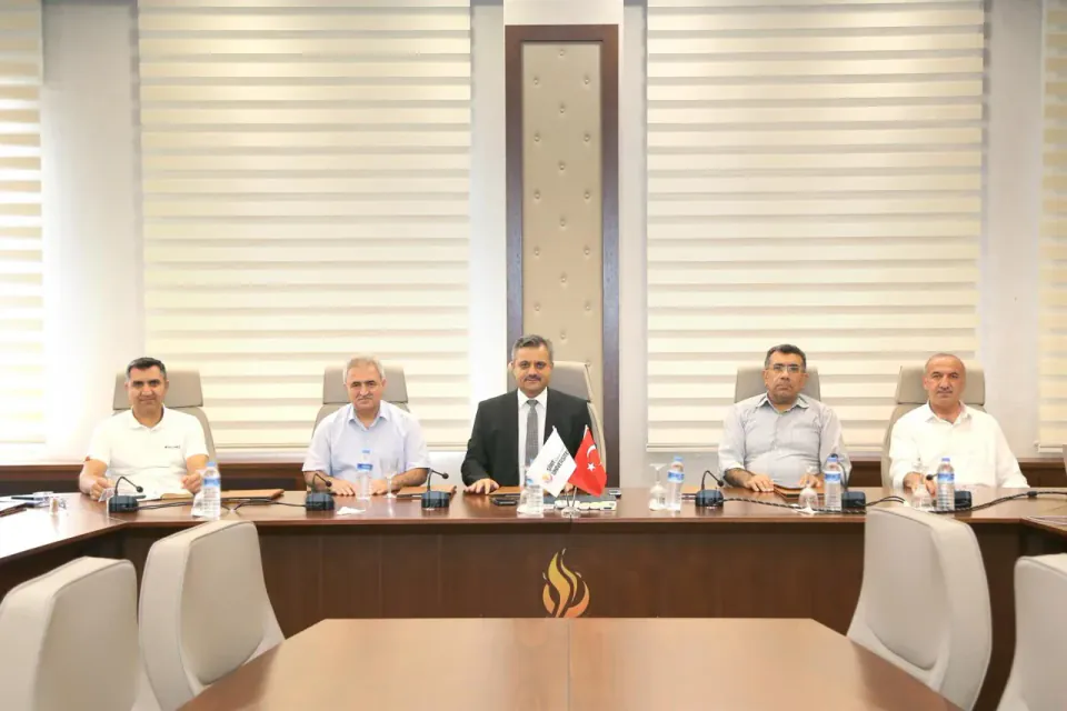 Siirt Üniversitesi'nde Yapay Zeka ve Dijital Dönüşüm Stratejisi Masaya Yatırıldı görseli