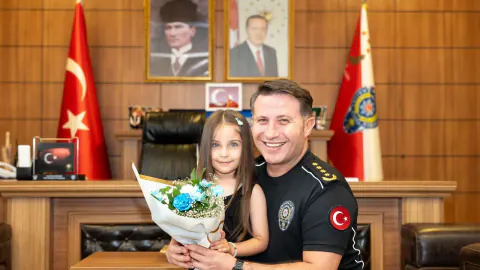 Bilecik Emniyet Müdürü Erdem Çağlar'dan Gazi Kızı Ayliz'e Vefa Ziyareti Bilecik Emniyet Müdürü Erdem Çağlar'dan Gazi Kızı Ayliz'e Vefa Ziyareti