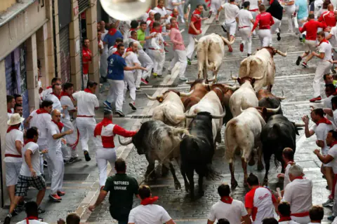 İspanya'nın Dünyaca Ünlü San Fermin Boğa Koşusu Festivali Başladı