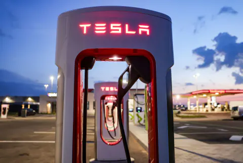 Tesla'nın Kritik Sınavı: Pazar Kayıpları ve 2027 Fiyat Hedefleri