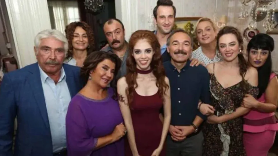 2 Aile Arasında'dan İlk Görüntüler Geldi: Vizyon Tarihi Netleşti görseli