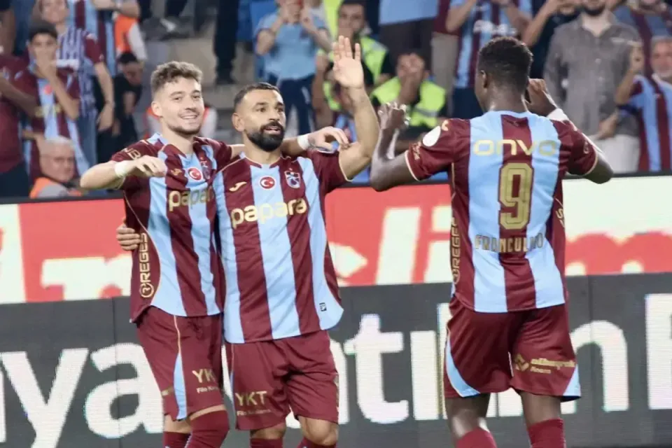 Trabzonspor, Gençlerbirliği'ni 5-0 ezerken puanını 7'ye çıkardı görseli