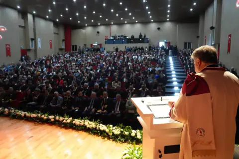 Yalova Üniversitesi’nde akademik yıl törenle başlıyor: Prof. Dr. Nevzat Tarhan açılış dersi verecek